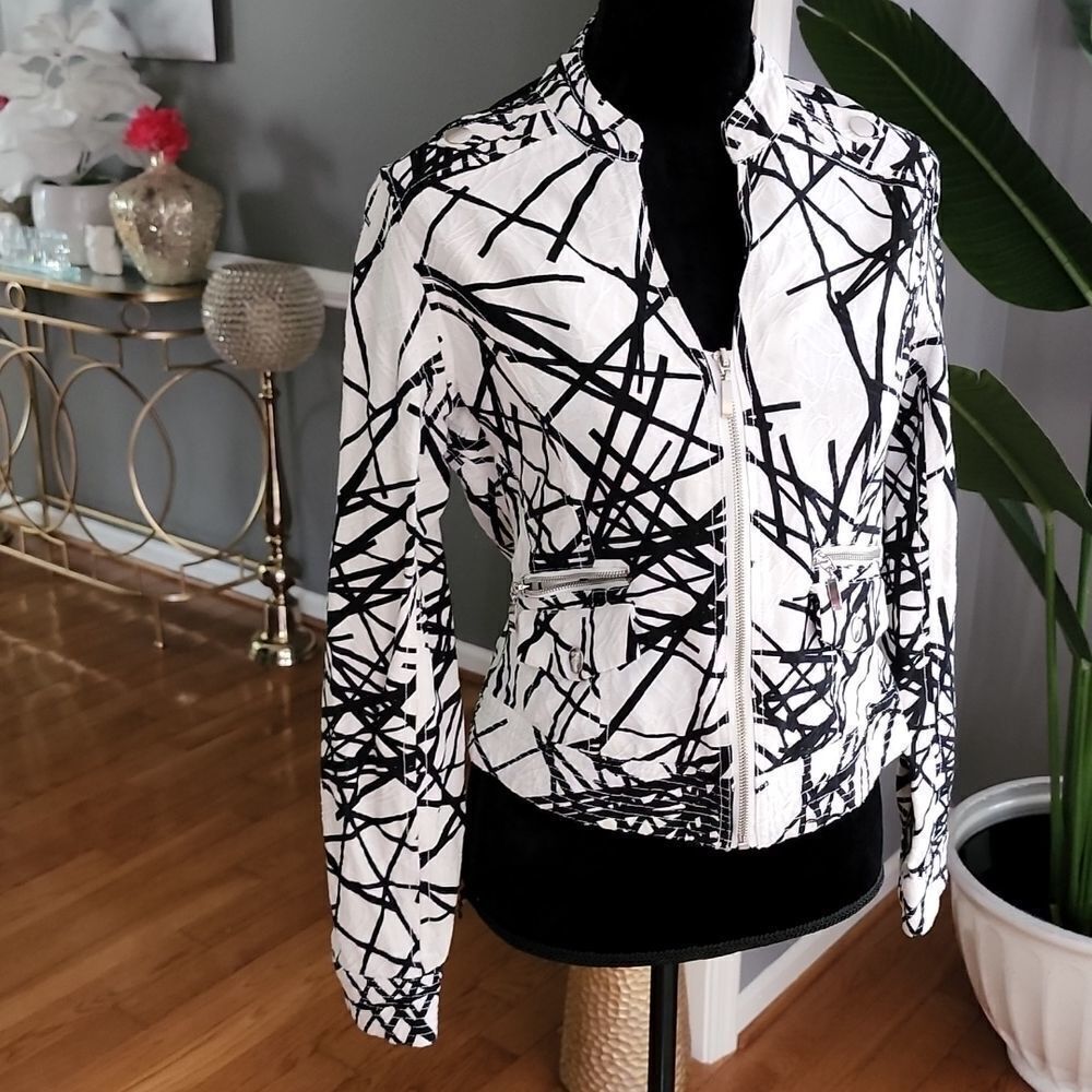 Womyn black and white jacket sz large - Picture 6 of 9